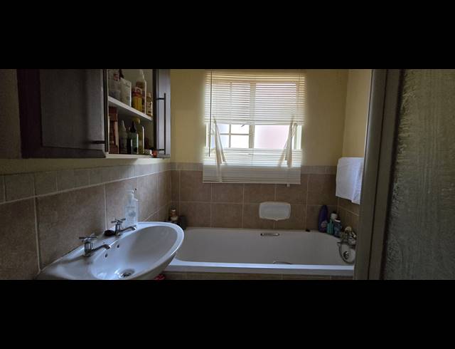 2 BEDROOM APARTMENT FOR SALE IN MOOIKLOOF RIDGE